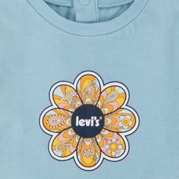 Overview second image: Levi's t-shirt